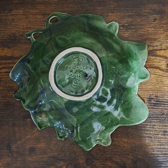 Strawberry Leaf Patch Majolica Footed Serving Bowl - Picture 10 of 10